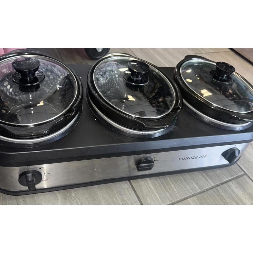 Frigidaire 2.5 Quart Three Pot Slow Cooker Stainless Steel